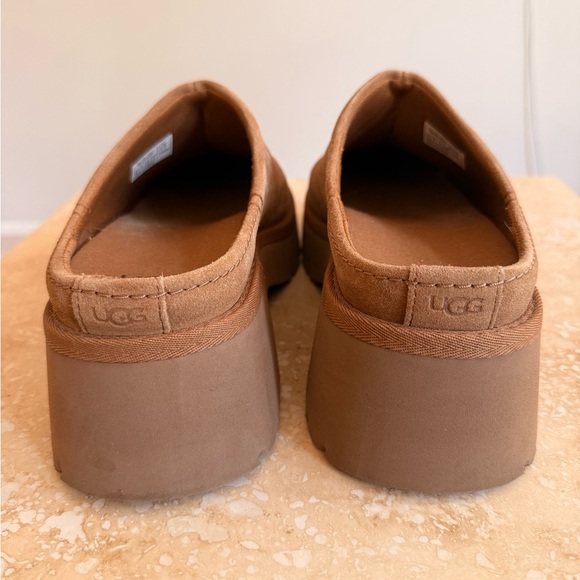 UGG - New Heights Clogs - Picture 6 of 13